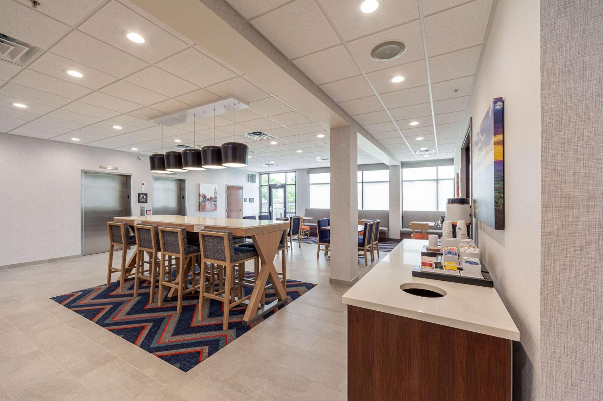 Hampton Inn Уинчестър Екстериор снимка